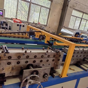 共板法蘭打孔自動生產(chǎn)線